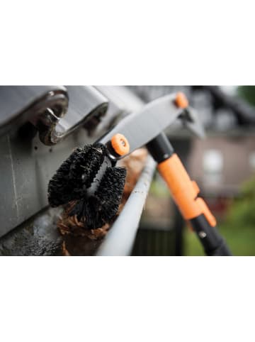 Fiskars Dachrinnenreiniger "QuikFit" in Schwarz/ Orange