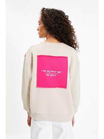 trendyol Sweatshirt in Beige/ Pink