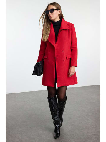 trendyol Wintermantel in Rot