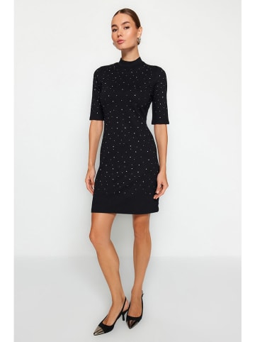 trendyol Kleid in Schwarz