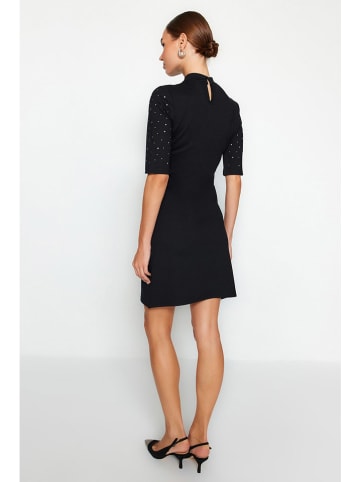 trendyol Kleid in Schwarz