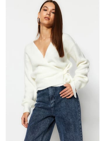trendyol Cardigan in Creme