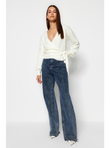 trendyol Cardigan in Creme