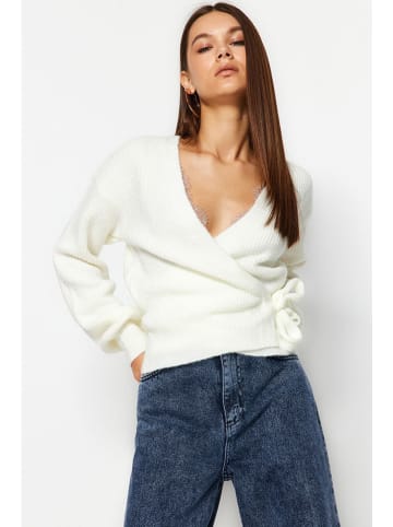 trendyol Cardigan in Creme