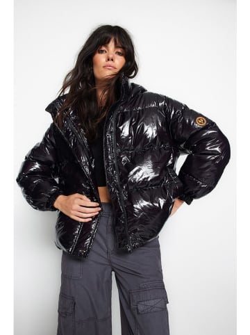 trendyol Steppjacke in Schwarz