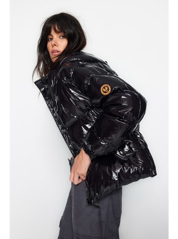 trendyol Steppjacke in Schwarz