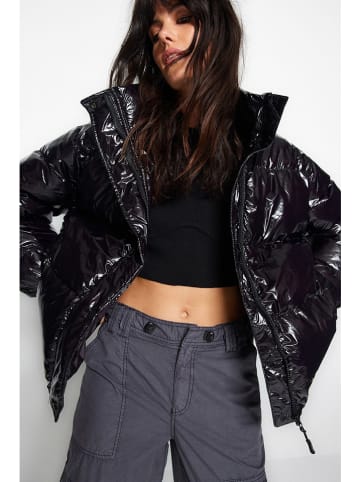 trendyol Steppjacke in Schwarz