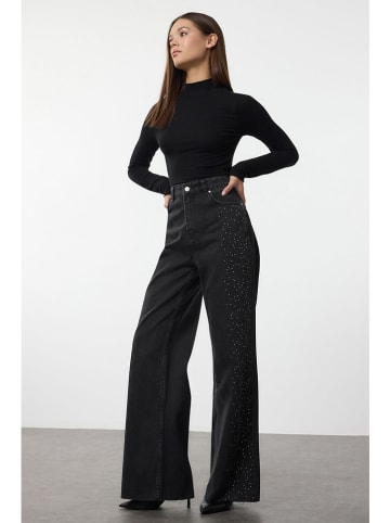 trendyol Dżinsy - Comfort fit - w kolorze czarnym
