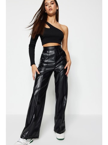 trendyol Kunstlederhose in Schwarz