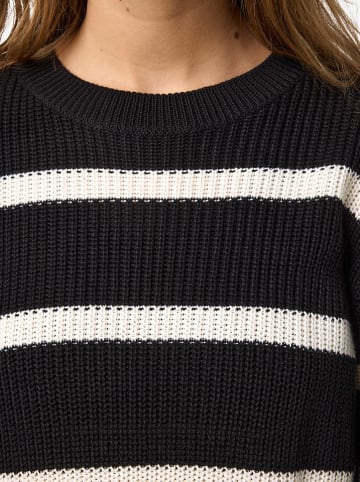 Noisy may Pullover in Schwarz/ Creme