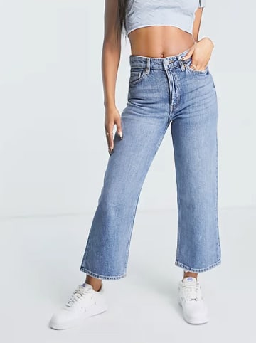 Monki Dżinsy - Comfort fit - w kolorze błękitnym