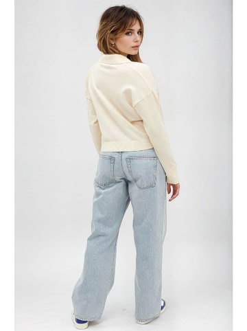Monki Sweter w kolorze kremowym