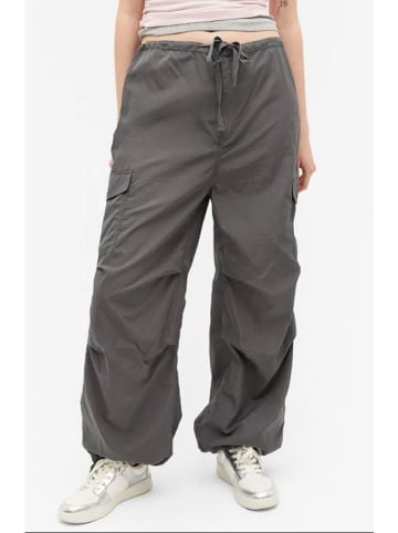 Monki Cargohose in Anthrazit