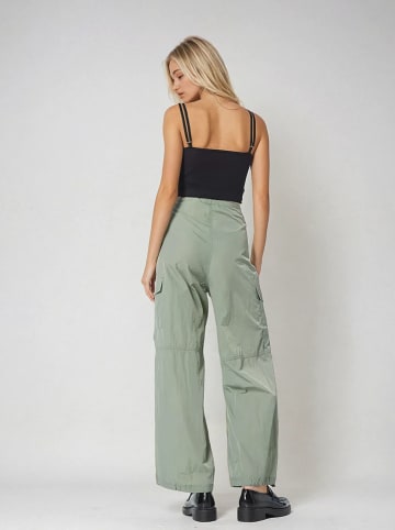 Monki Cargohose in Grün