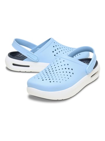 Crocs Chodaki "InMotion" w kolorze błękitnym