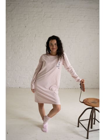 by Louise Nachthemd in Rosa