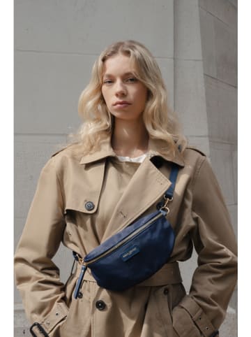 maison héritage PARIS Leren borstbuidel "Kimi" im Dunkelbau - (B)24 x (H)12 x (D)5 cm