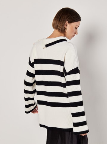 Apricot Pullover in Weiß/ Schwarz