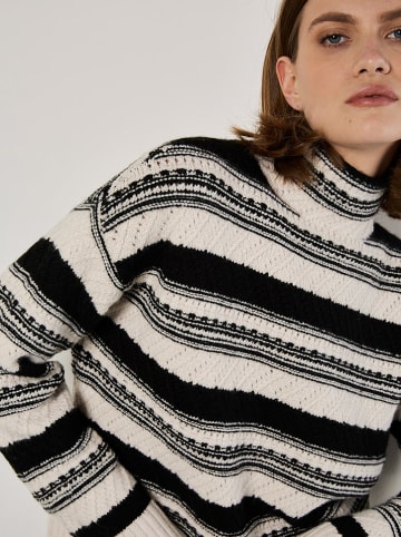 Apricot Pullover in Weiß/ Schwarz