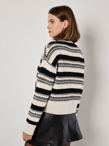 Apricot Pullover in Weiß/ Schwarz