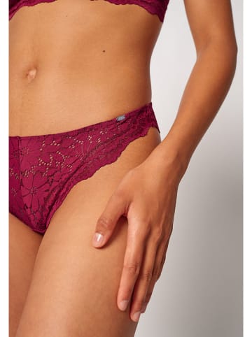 Skiny Stringi w kolorze jagodowym