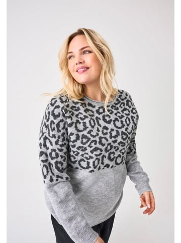 ONLY Carmakoma Sweter w kolorze szarym