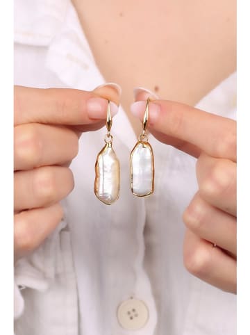 Pierres delicates Vergulde oorhangers met parelmoer