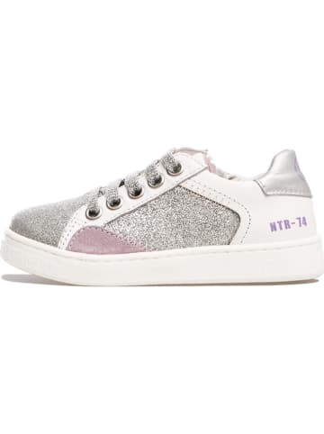 Naturino Sneakersy "Quar" w kolorze srebrnym