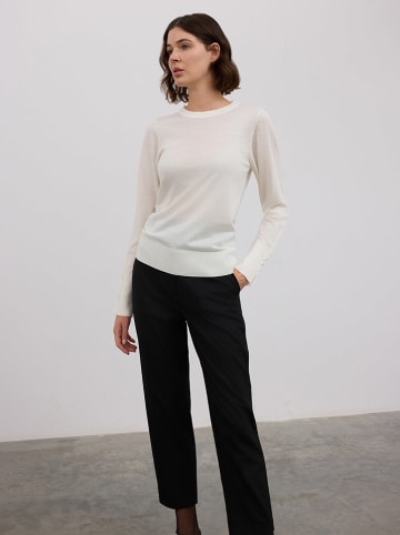 BGN Sweter w kolorze kremowym