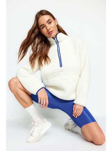 trendyol Fleecepullover in Creme