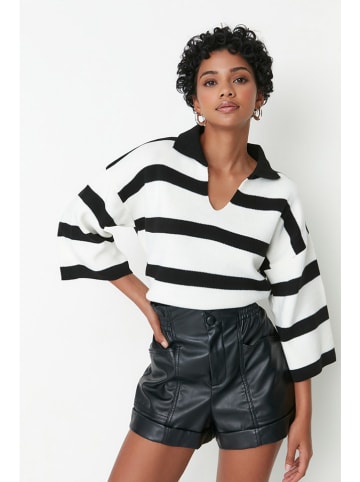 trendyol Pullover in Creme/ Schwarz