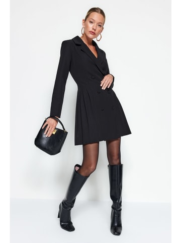 trendyol Kleid in Schwarz