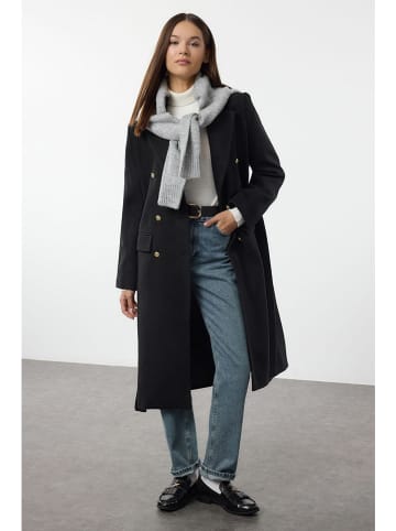 trendyol Wintermantel in Schwarz