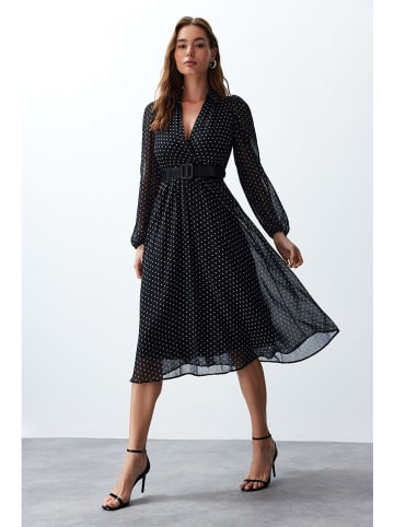 trendyol Kleid in Schwarz