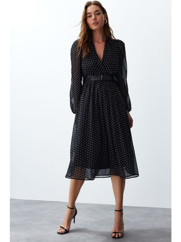 trendyol Sukienka w kolorze czarnym
