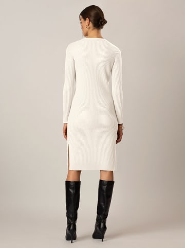 APART Sukienka dzianinowa w kolorze kremowym