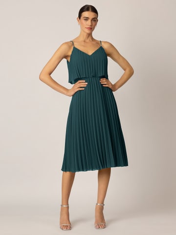 APART Plisseekleid in Dunkelgrün