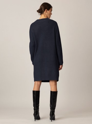 APART Sukienka dzianinowa w kolorze granatowym