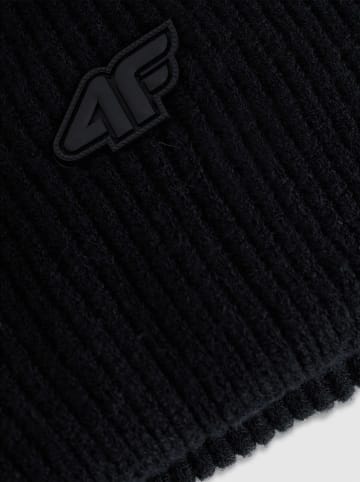 4F Czapka beanie w kolorze czarnym