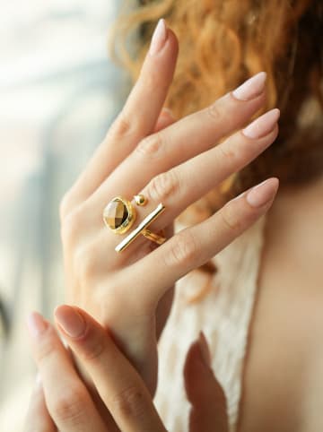 L'Atelier de Gaia Pozłacany pierścionek z tygrysim okiem