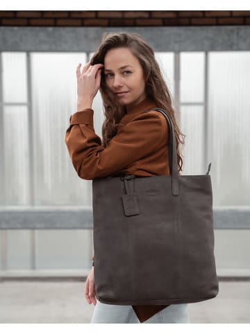 SPARWELL Leder-Schultertasche "Ashlee" in Braun - (B)39 x (H)41 x (T)10 cm