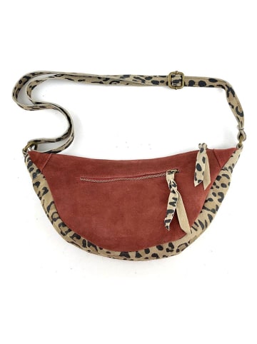 Marlon Leder-Brustbeutel in Hellbraun - (B)35 x (H)16 x (T)8 cm