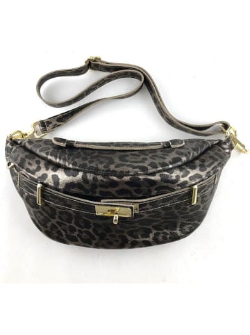 Marlon Leder-Brustbeutel in Braun - (B)36 x (H)18 x (T)9 cm