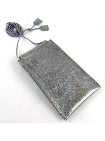 Marlon Leder-Handytasche in Silber - (B)11 x (H)16 x (T)0,5 cm