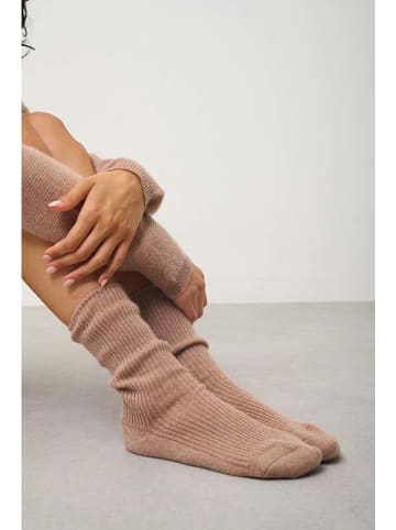 AUTHENTIC CASHMERE Kaszmirowe skarpety "Chewila" w kolorze beżowym