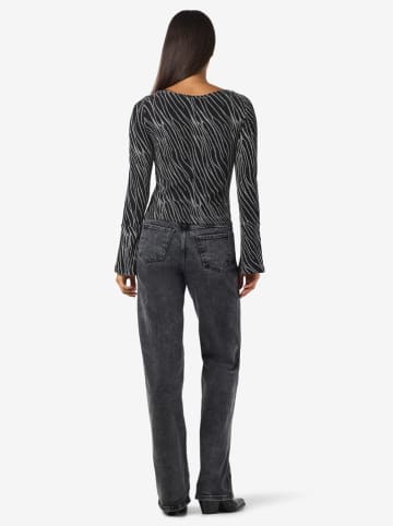 Noisy may Longsleeve in Schwarz