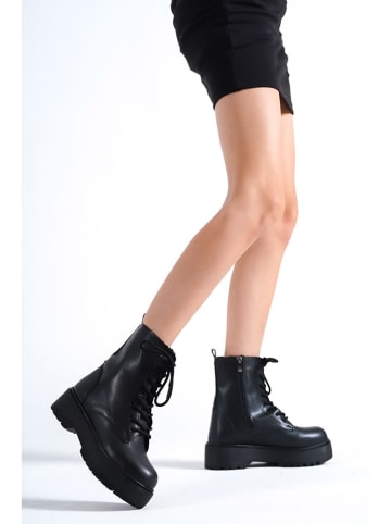 trendyol Boots in Schwarz