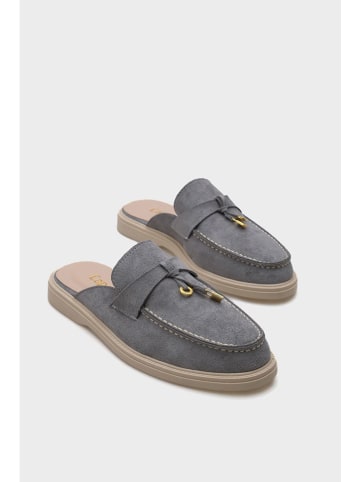 trendyol Slipper in Grau