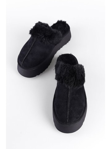 trendyol Slipper in Schwarz