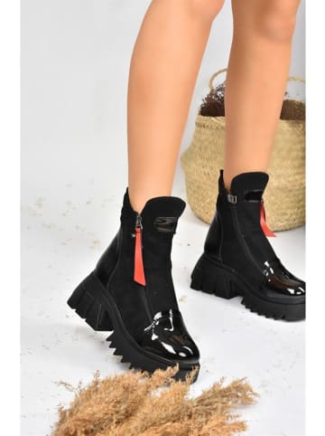trendyol Boots in Schwarz